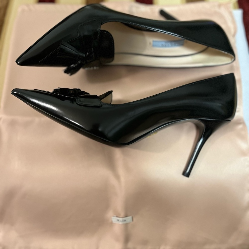 PRADA NIB AUTHENTIC VINTAGE BLACK GENUINE PATENT LEATHER PUMPS WITH TASSELS - Picture 5 of 17